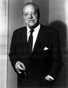 220px-Ludwig_Mies_van_der_Rohe.jpg